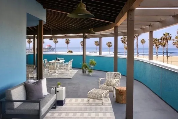 4★ The Waterfront Beach Resort, a Hilton Hotel