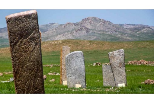 Día 7: Vuelo a la provincia de Khuvsgul, ciudad de Murun ( TW) y monumento de piedra al ciervo de Uushig-100 km