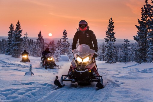 Día 3: Safari en moto de nieve y pesca en hielo