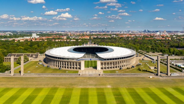 Berlín: "Olympiastadion" /capacidad: 70.000
